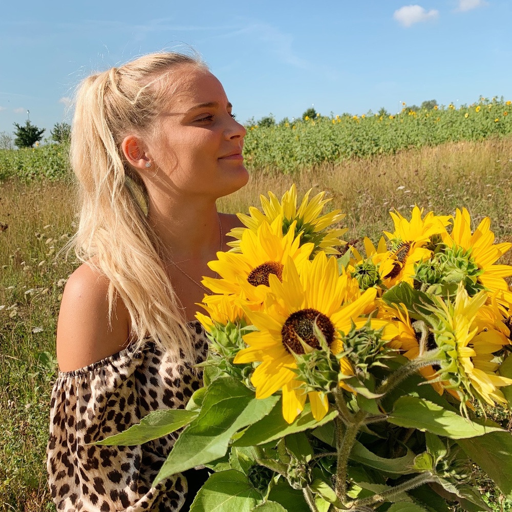 Meet your Posher, Emma